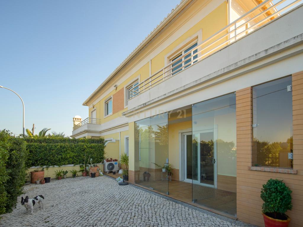 Moradia T3+1 | Mobilada | Condomínio Privado com Piscina e Parque Infantil - Albarraque - Image 28