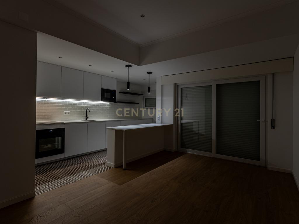 T2 Totalmente remodelado no Campo Grande com lugar de garagem - Image 31