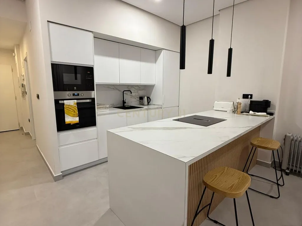 Luxuosa Moradia Renovada em Marbella, Málaga - Image 10
