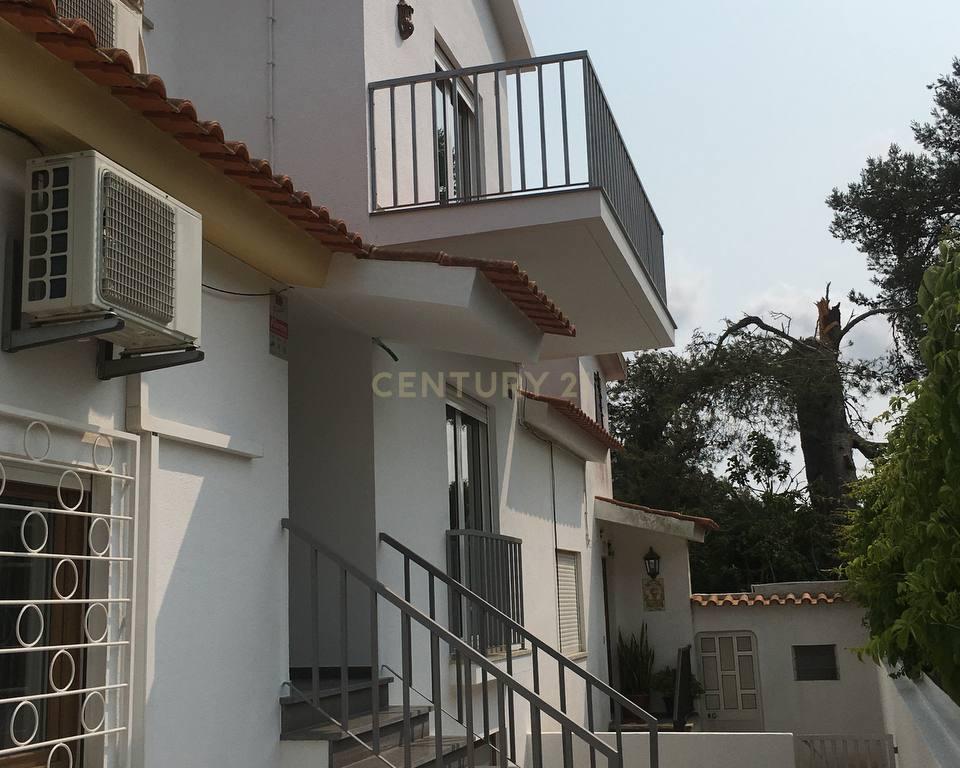 🏡 Moradia Geminada T2 Renovada para arrendamento no Livramento – Perto das Praias e de Lisboa - Image 1