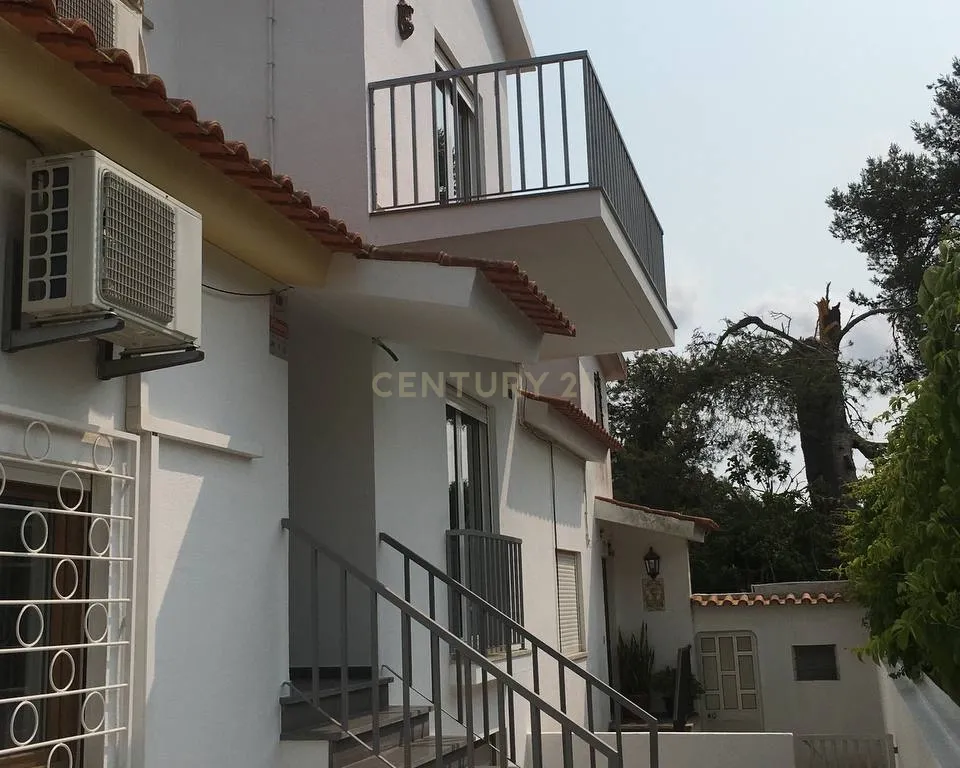 🏡 Moradia Geminada T2 Renovada para arrendamento no Livramento – Perto das Praias e de Lisboa - Image 1