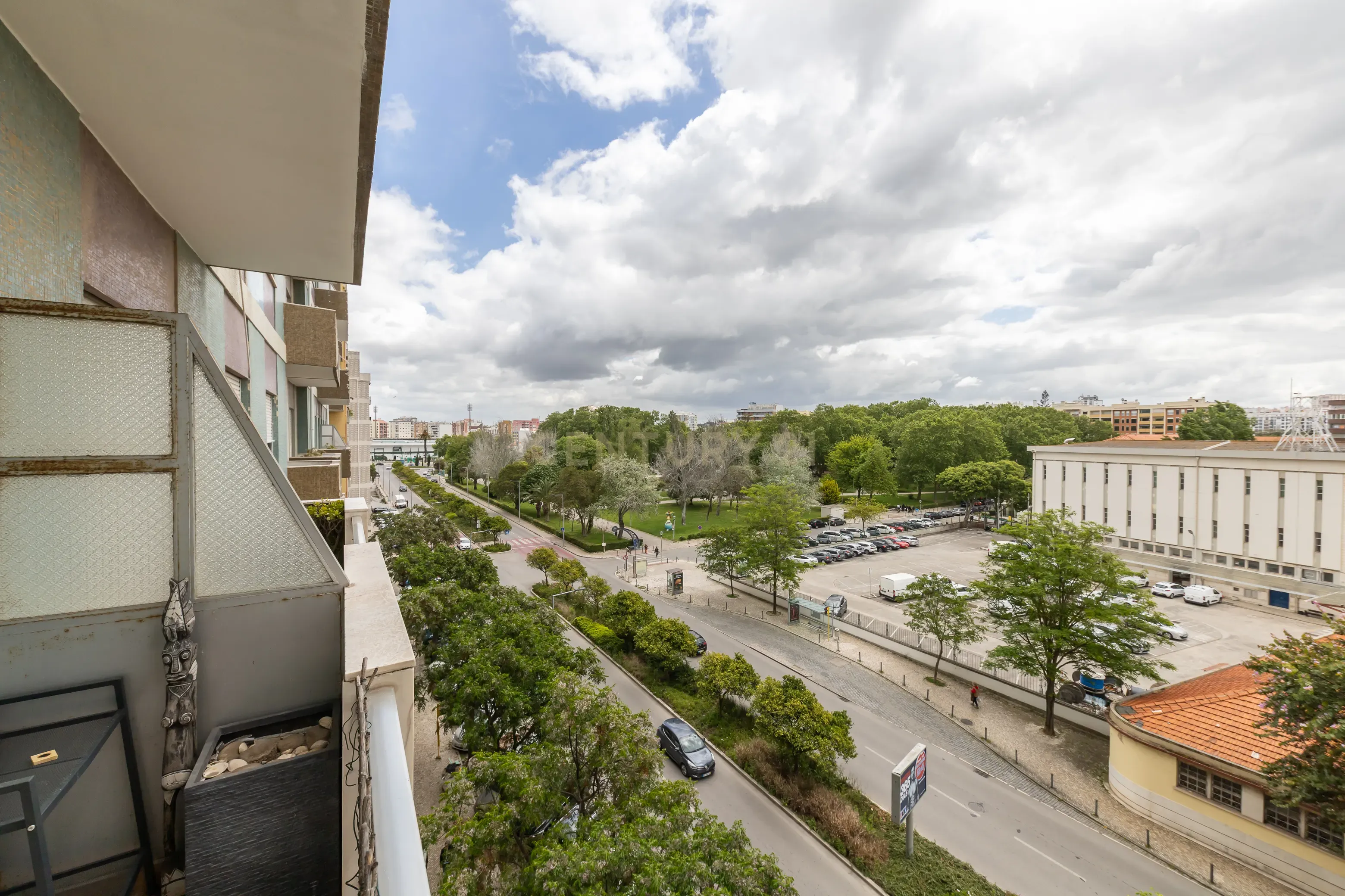 Apartamento T4 convertido em T3 - Totalmente Renovado com Materiais Premium no Centro de Setúbal - Image 40