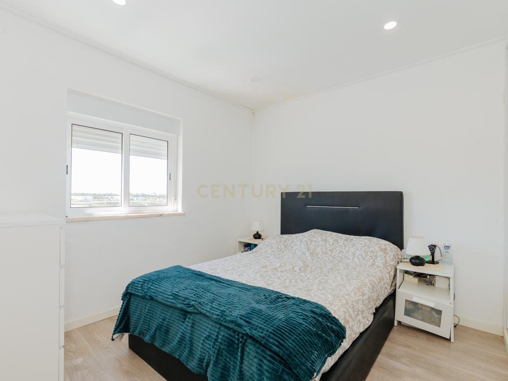 Apartamento T2+1 Renovado em Alhos Vedros - Image 7
