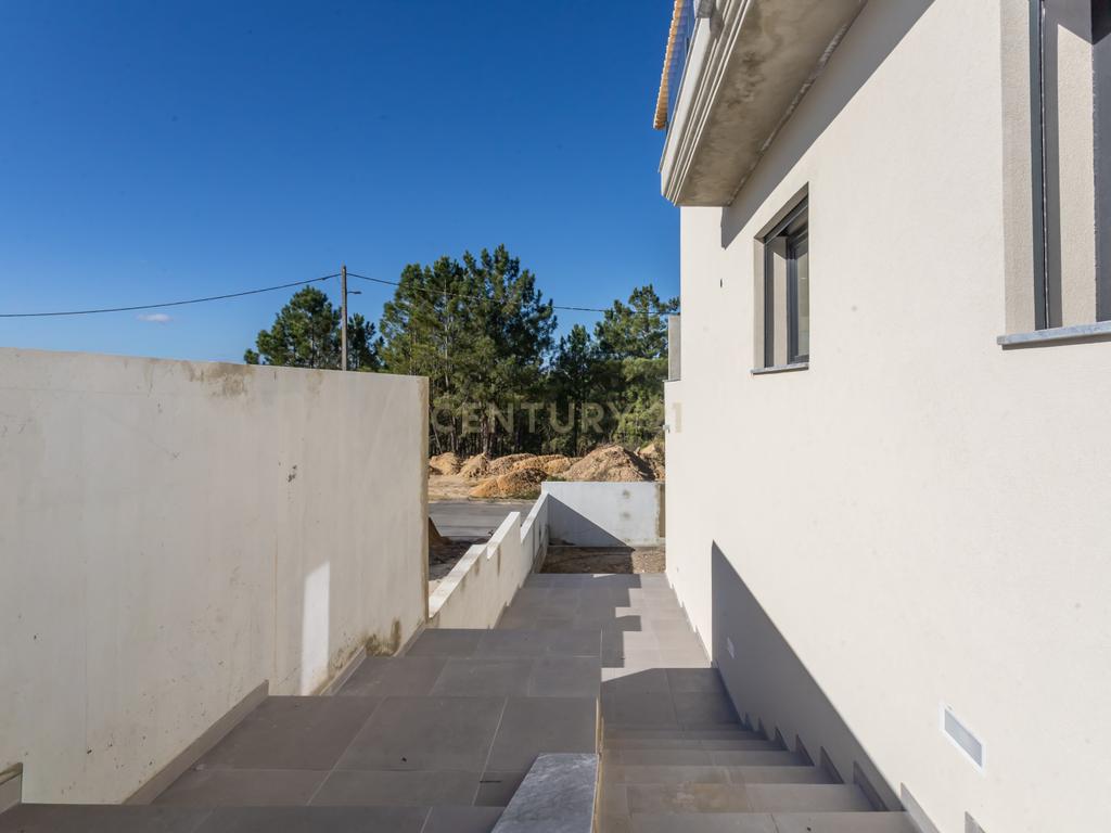 Carisma e boas áreas na sua Moradia Nova T4 Suites!!! no Pinhal do General - Image 82