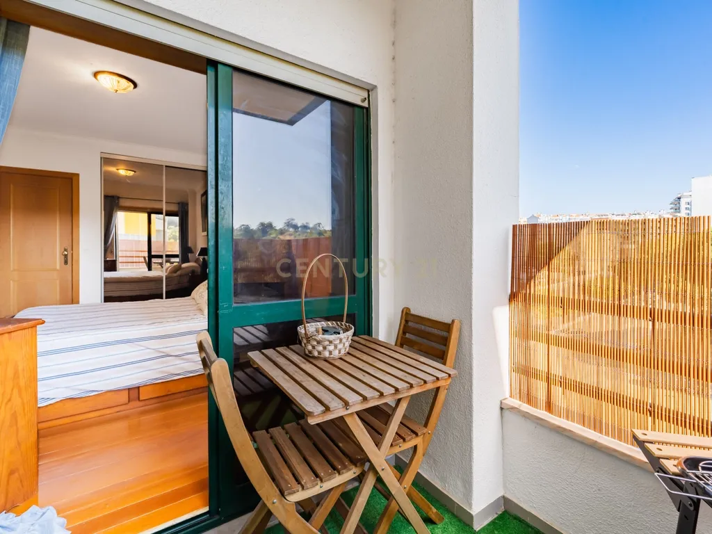 Apartamento T3 com Vista desafogada e parqueamento, no Feijó - Almada - Image 21
