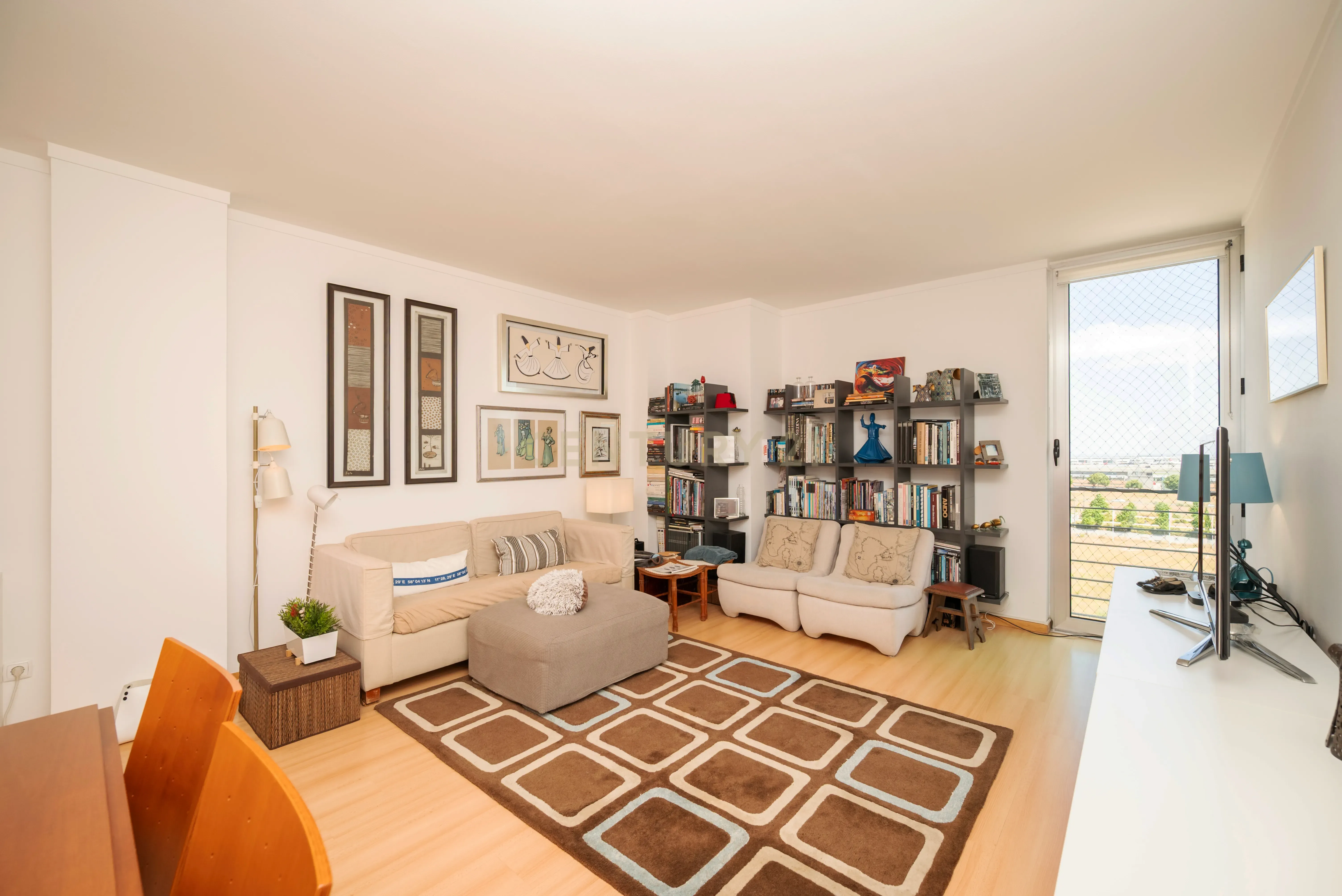 Apartamento T3 Luminoso com Vista Deslumbrante e Localização de Excelência – Parque Oeste / Quinta das Conchas - Image 1