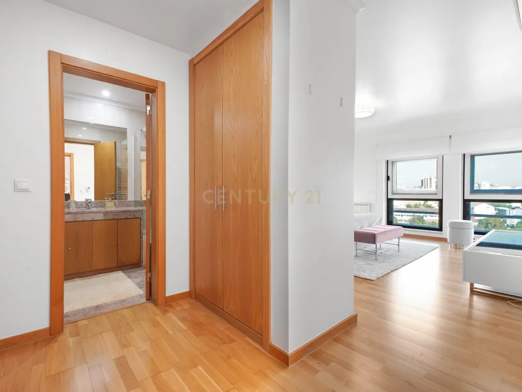 Apartamento T5 Duplex de Luxo para Arrendamento – Avenida do Brasil, Lisboa - Image 8