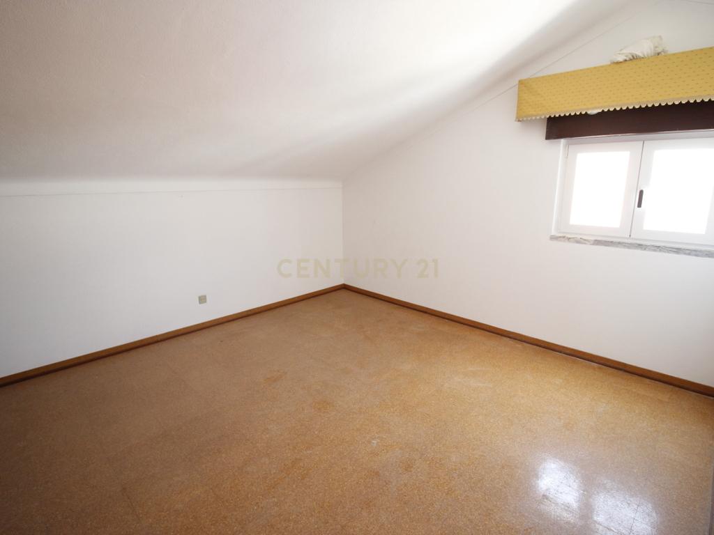 Casa Renovada com 3 Quartos e Garagem em Vendas Novas para arrendamento - Image 23