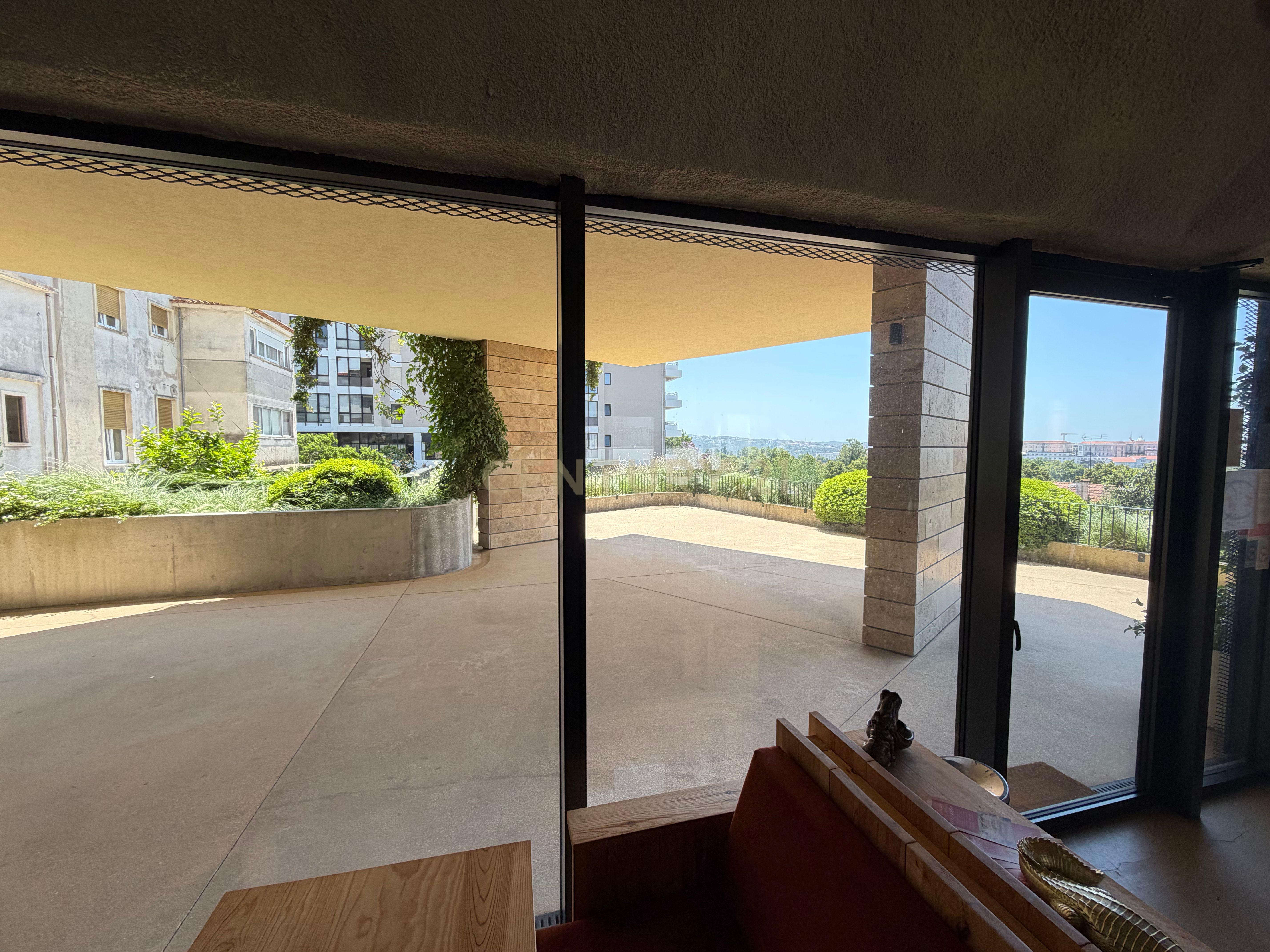 Fotografia 8 de Espaço Comercial Exclusivo | Av. Afonso Henriques - Coimbra