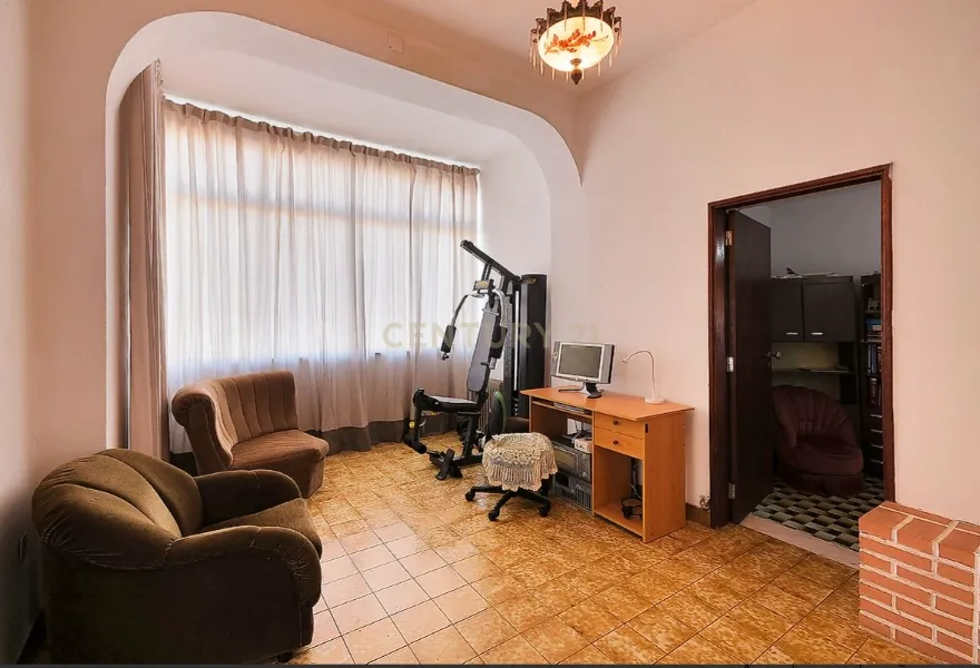 Prédio Misto em 4 estradas, Quarteira , Algarve com renda atual e potencial de otimização - Image 6
