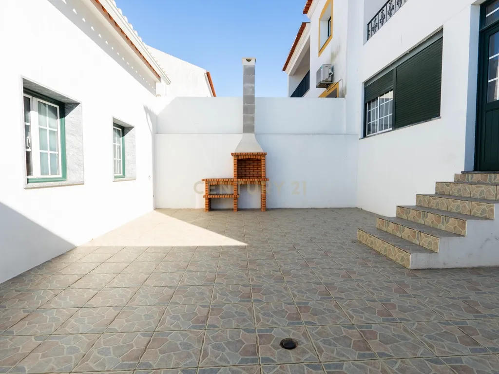 Moradia T4 Mobilada e Equipada com Garagem e Anexo no Bairro do Altinho, Viana do Alentejo - Image 35