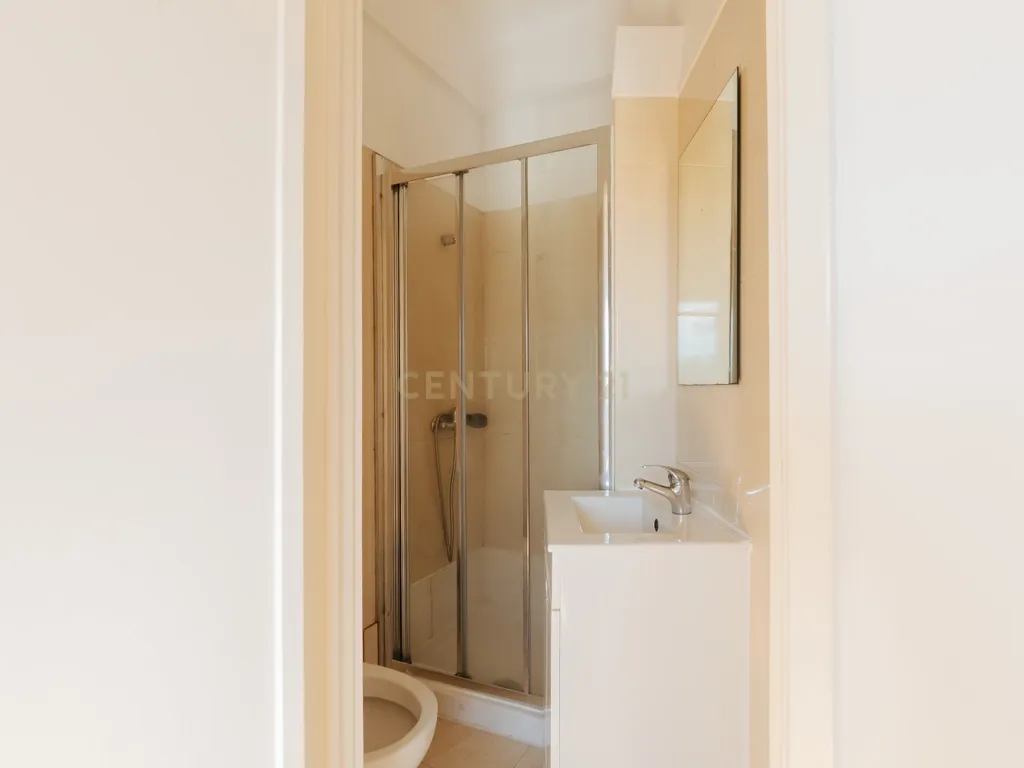 APARTAMENTO T4 COM VARANDA NO BEATO - EXCELENTE LOCALIZAÇÃO - Image 9