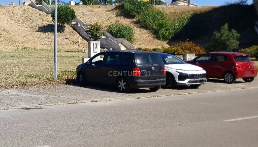 Oportunidade de Investimento, 2 Lotes Urbanos para Construção de Prédios - Image 2