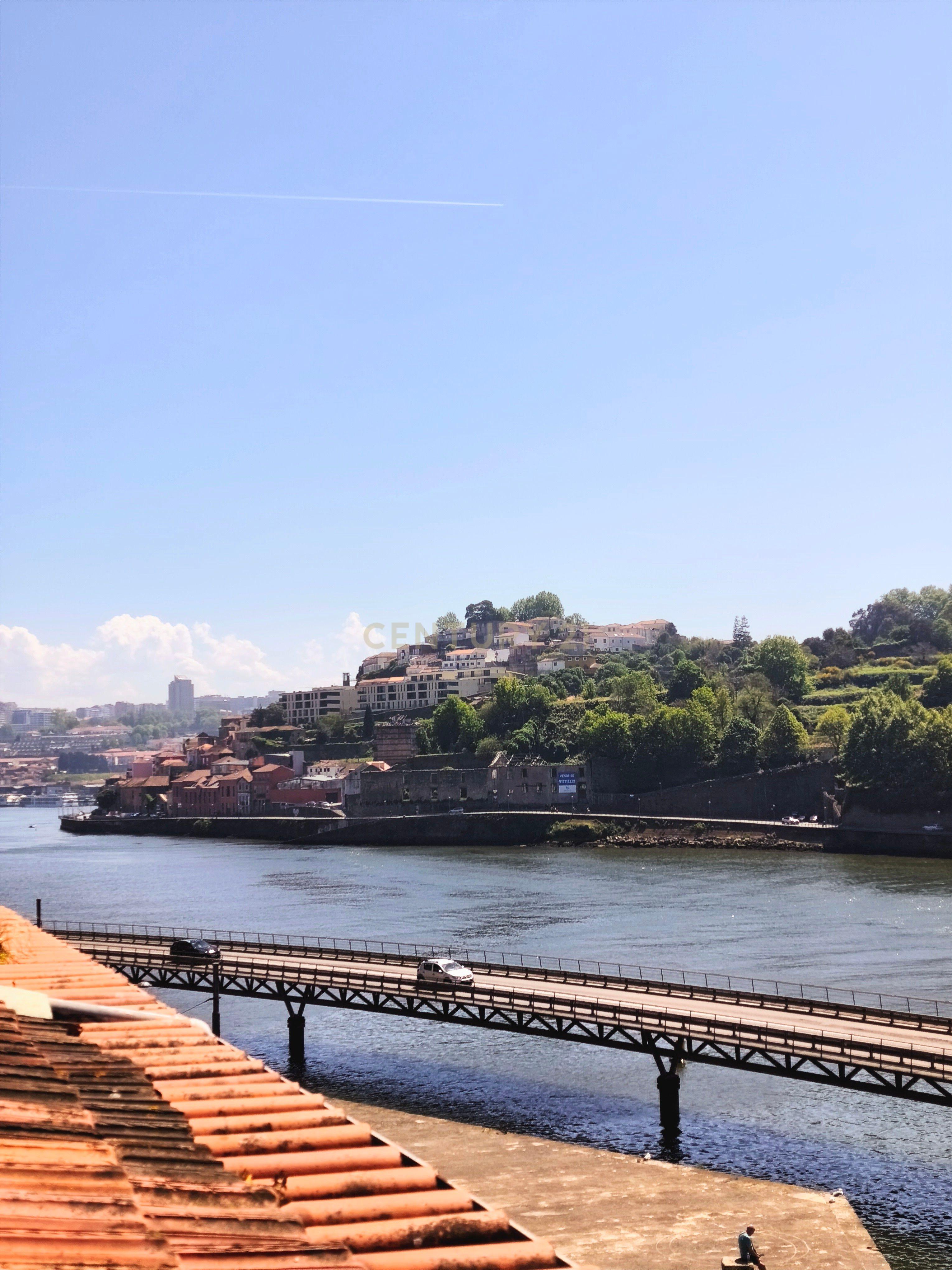Fotografia 7 de Apartamento Último Andar - Rua Cais das Pedras , rio Douro Porto
