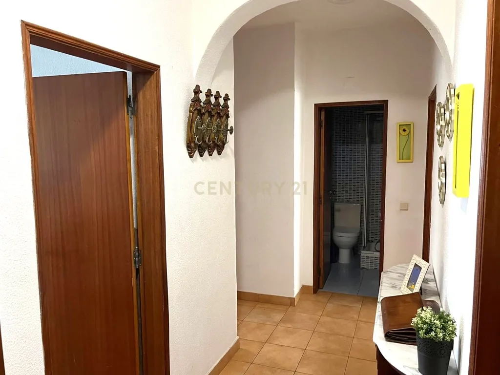 Apartamento T3 em Faro, muito central, próximo da Universidade. - Image 2