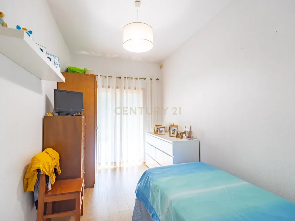 Moradia Renovada em Marco de Canaveses com restaurante no piso inferior - Image 25