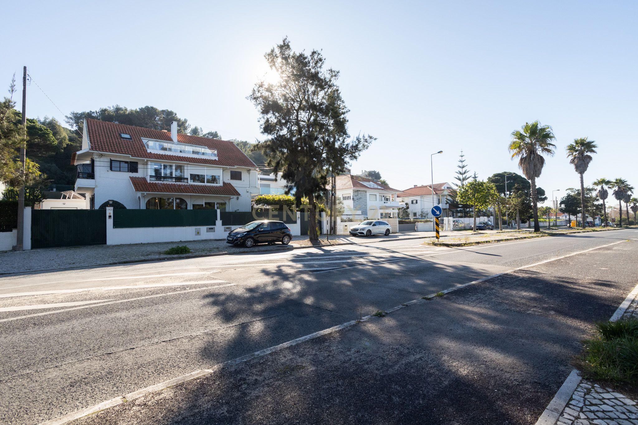 Moradia T3+1 - São Pedro da Trafaria - Image 11
