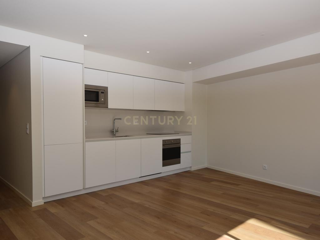 Alta de Lisboa, T3 - NOVO, 3 casas de banho e 2 lugares de garagem - Image 17