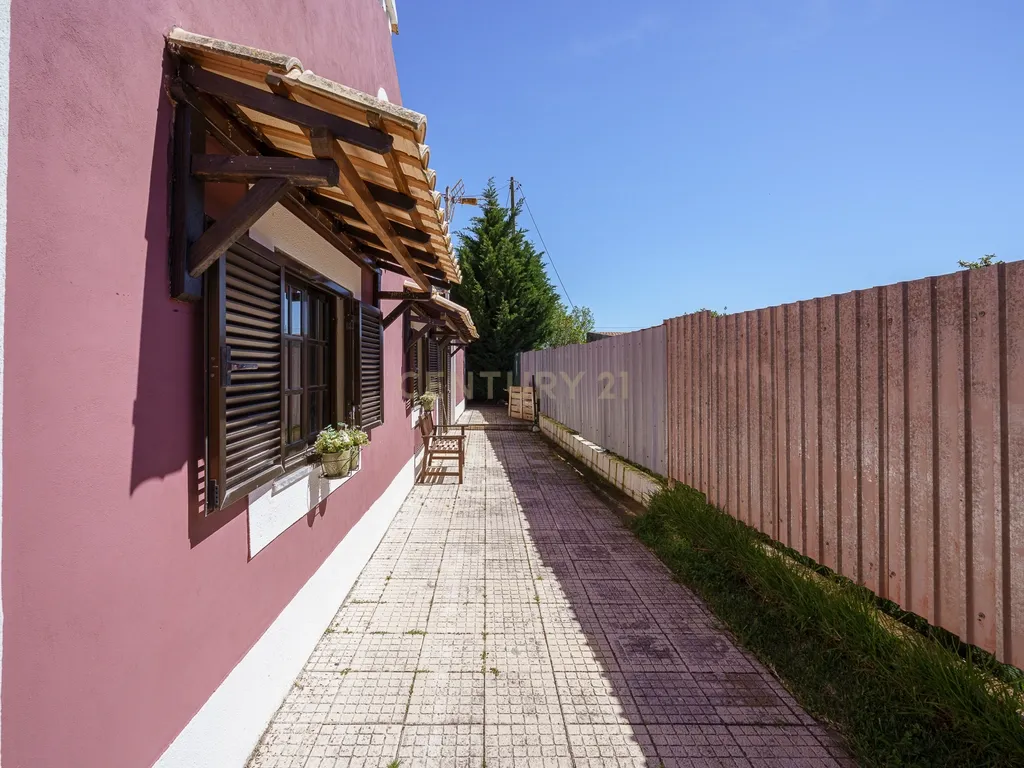Investimento a Dobrar: Duas Moradias, Um Só Terreno - Image 32