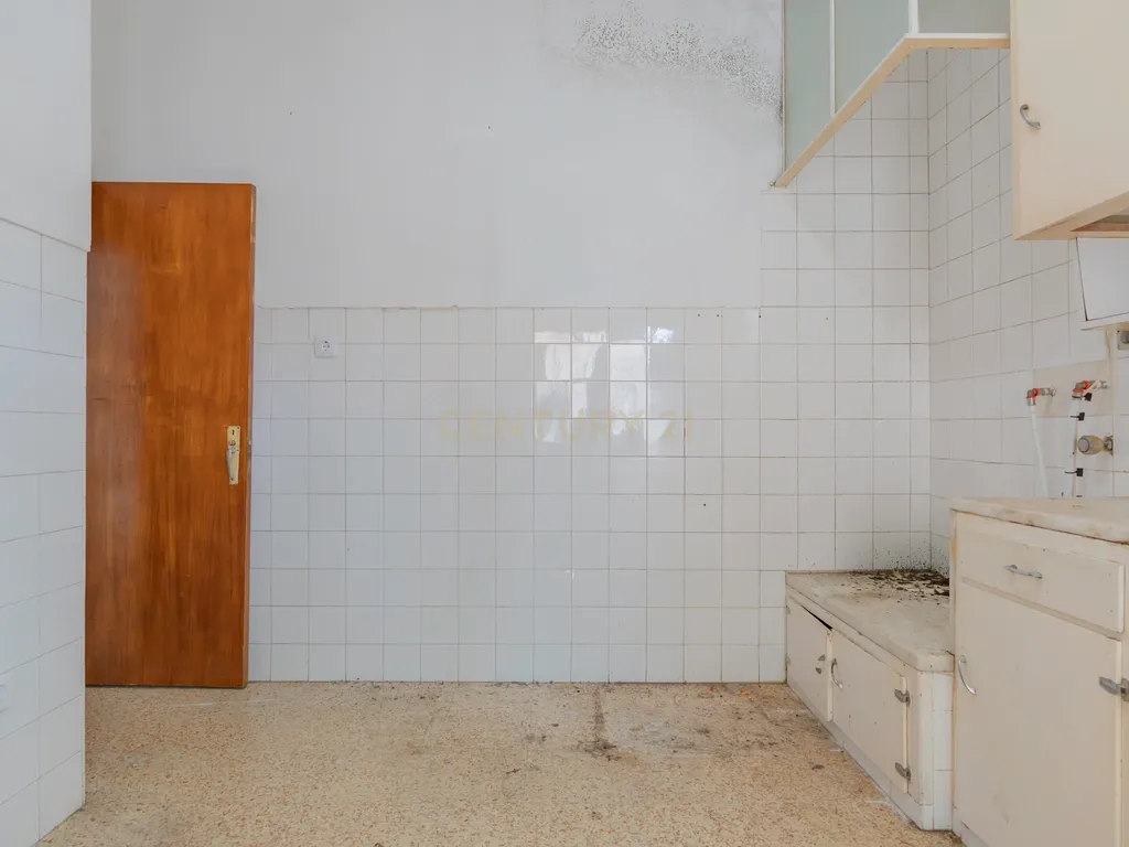 Moradia Isolada com Terreno de 1041 m² – Um Mundo de Possibilidades! - Image 43