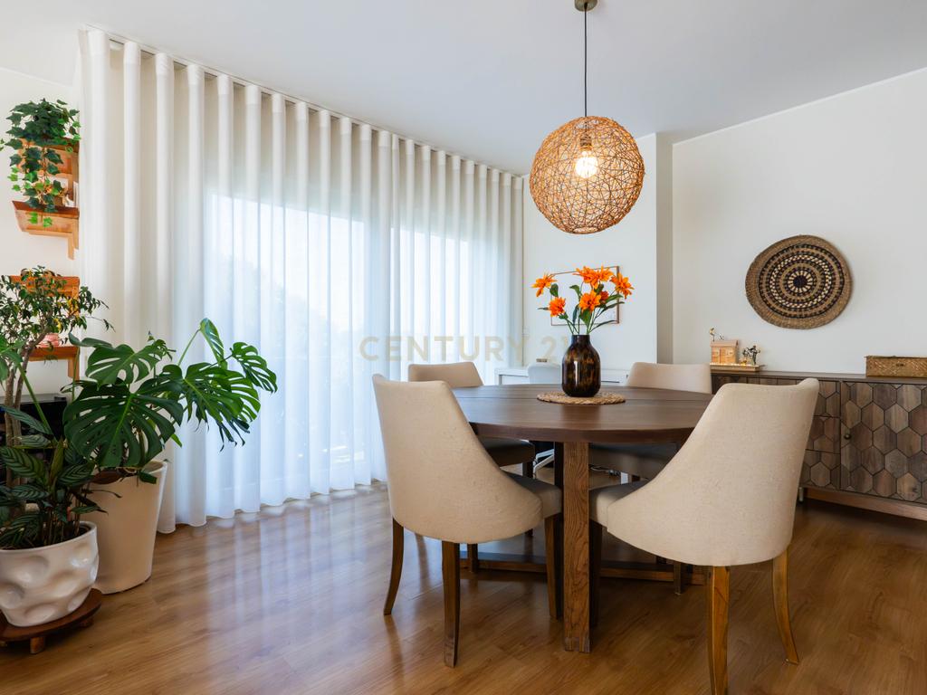 T2 com 115m² na Quinta de São Macário | Varandas | Elevador | Arrecadação | Vista de mar subtil - Image 5