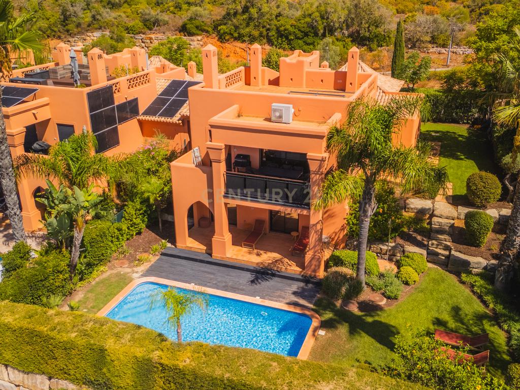 Moradia Independente com 3 Suites, Amendoeira Golf Resort, Piscina, Jardim, Alcantarilha. - Image 36