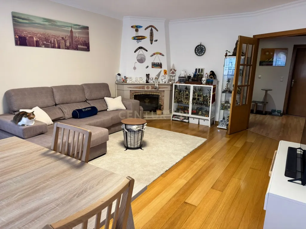 Apartamento T2 Rio de Mouro - Image 2