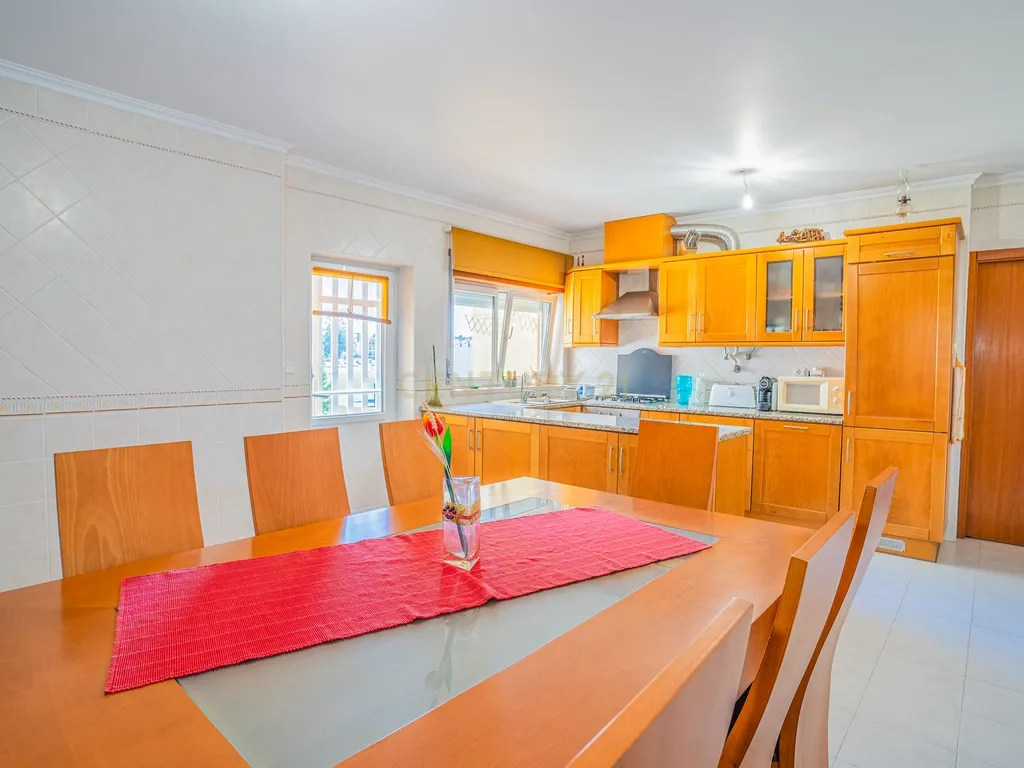 Apartamento T3 com garagem - Cidade Nova, Caldas da Rainha - Image 3