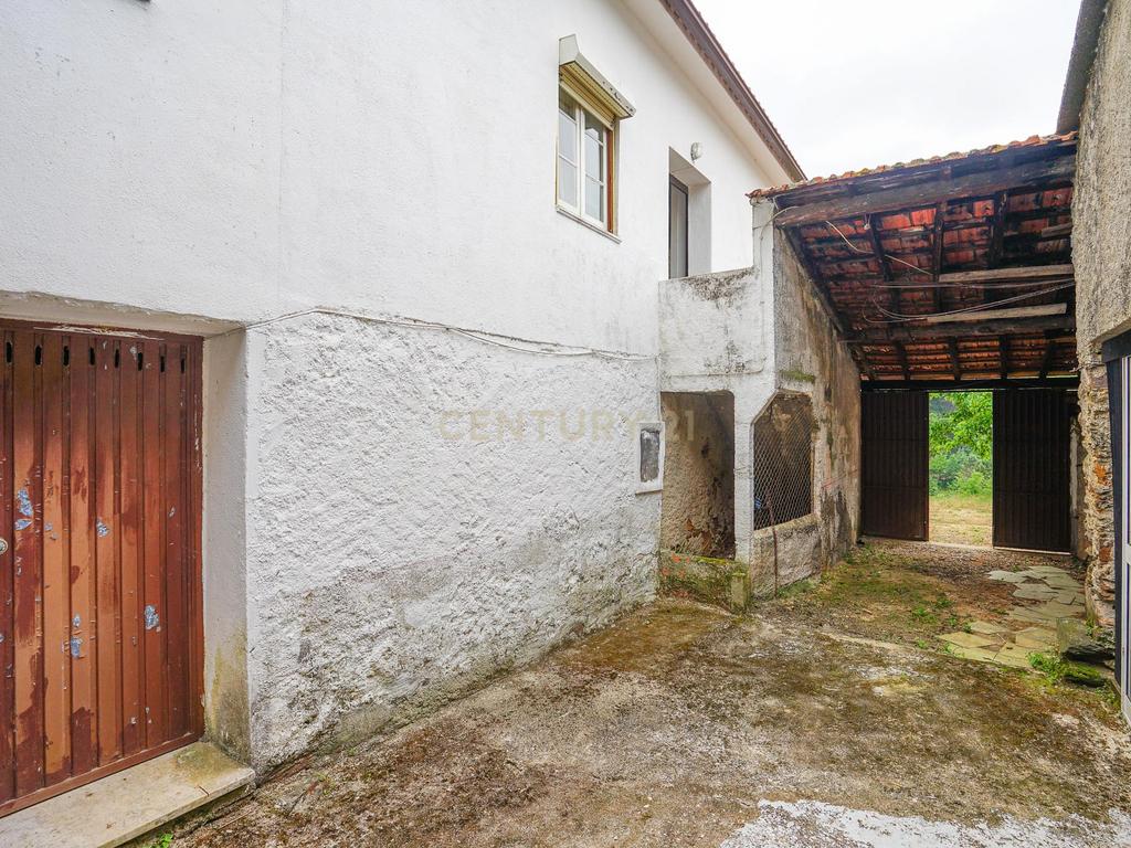 Moradia T1 + 1 com terreno, garagem e pátio - Góis - Image 23