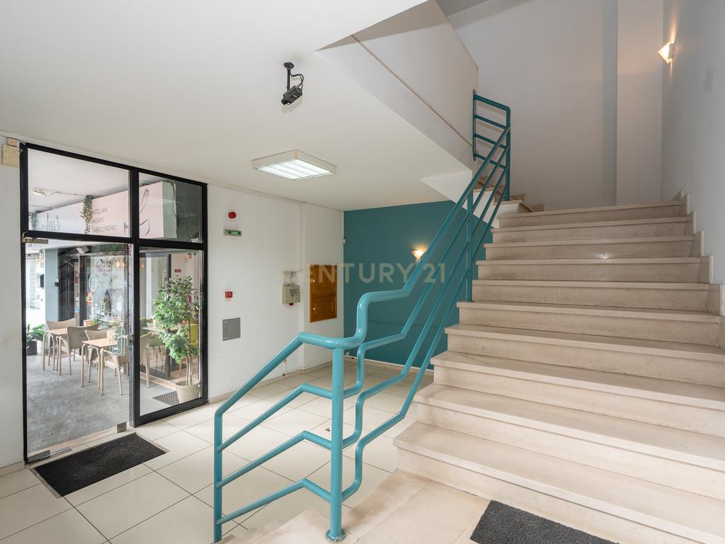 **Fantástica loja de dois pisos em Linda a Velha** - Image 10