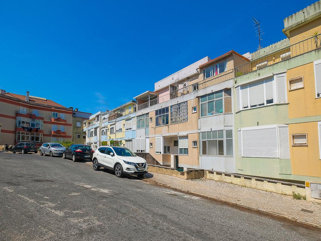 T2 Totalmente Remodelado em Excelente Localização – Perto da Estação de Comboios de Queluz - Image 25