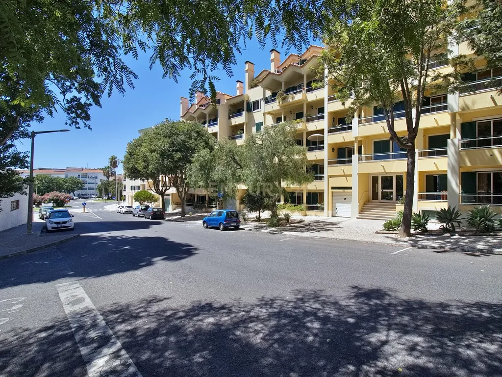 T2 Parede (Buzano) com terraço para arrendar mobilado. - Image 2