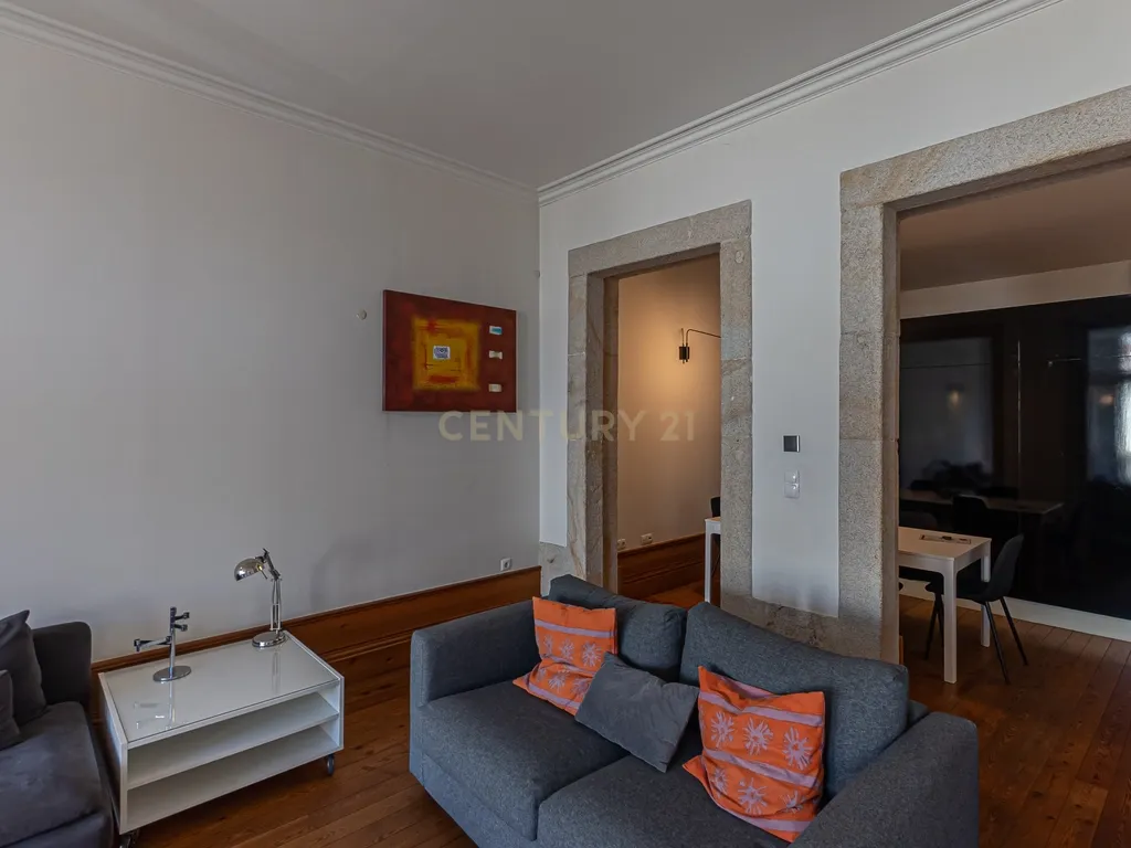 Apartamento T1 com Estacionamento e Varanda nas Fontainhas, Porto - Image 11