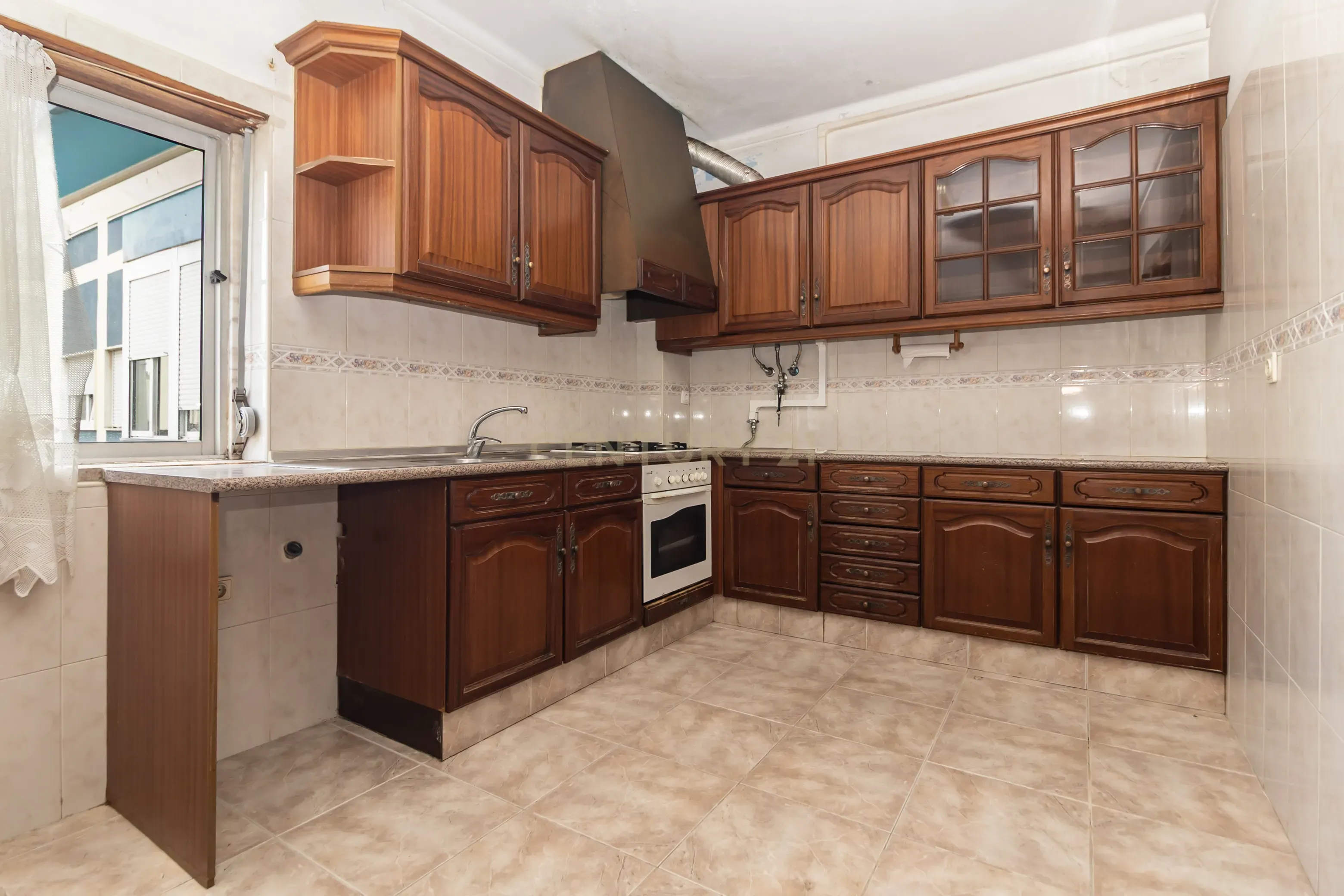 Fotografia 10 de Apartamento T3 com elevador e varanda no Laranjeiro – Almada