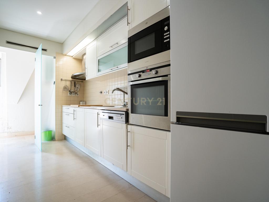 Apartamento T1 Moderno nas Avenidas Novas, Lisboa mobilado, com ar condicionado e garagem - Image 16