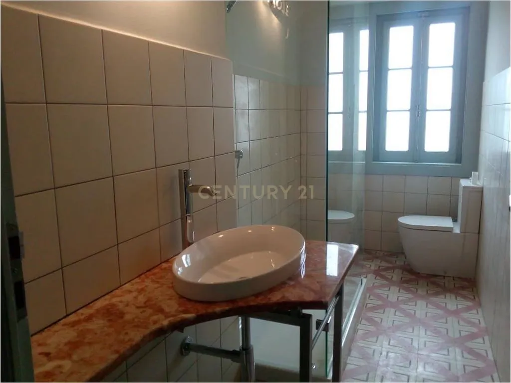 Apartamento T2+1 com Logradouro para Arrendar em Sete Rios - Image 19