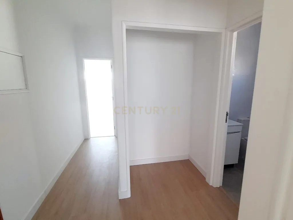 Apartamento t2 remodelado em zona muito sossegada de Santarém - Image 10
