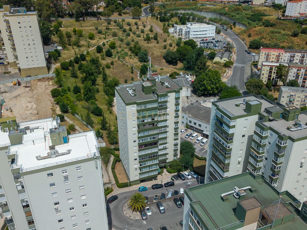 Apartamento T2 Remodelado PC Simão da Veiga Junior 1 - Santo António Dos Cavaleiros - Image 19