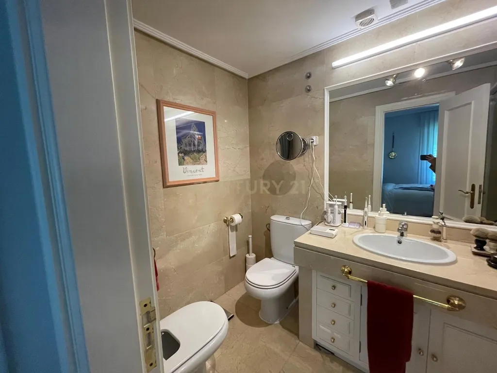 Luxuosa Moradia Renovada em Madrid com Vista para a Cidade - Image 89