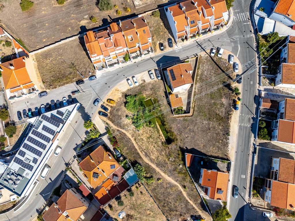 LOTE 46 | AZAMBUJA — MAIS ESPAÇO PARA O SEU SONHO - Image 1