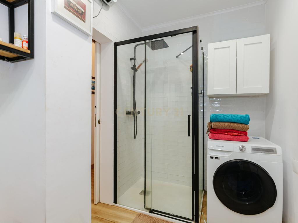 Apartamento T2 Renovado em Miratejo - Image 19