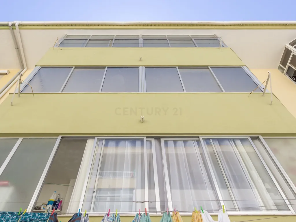 Apartamento T2 Remodelado - Sobreda *RESERVADO* - Image 18