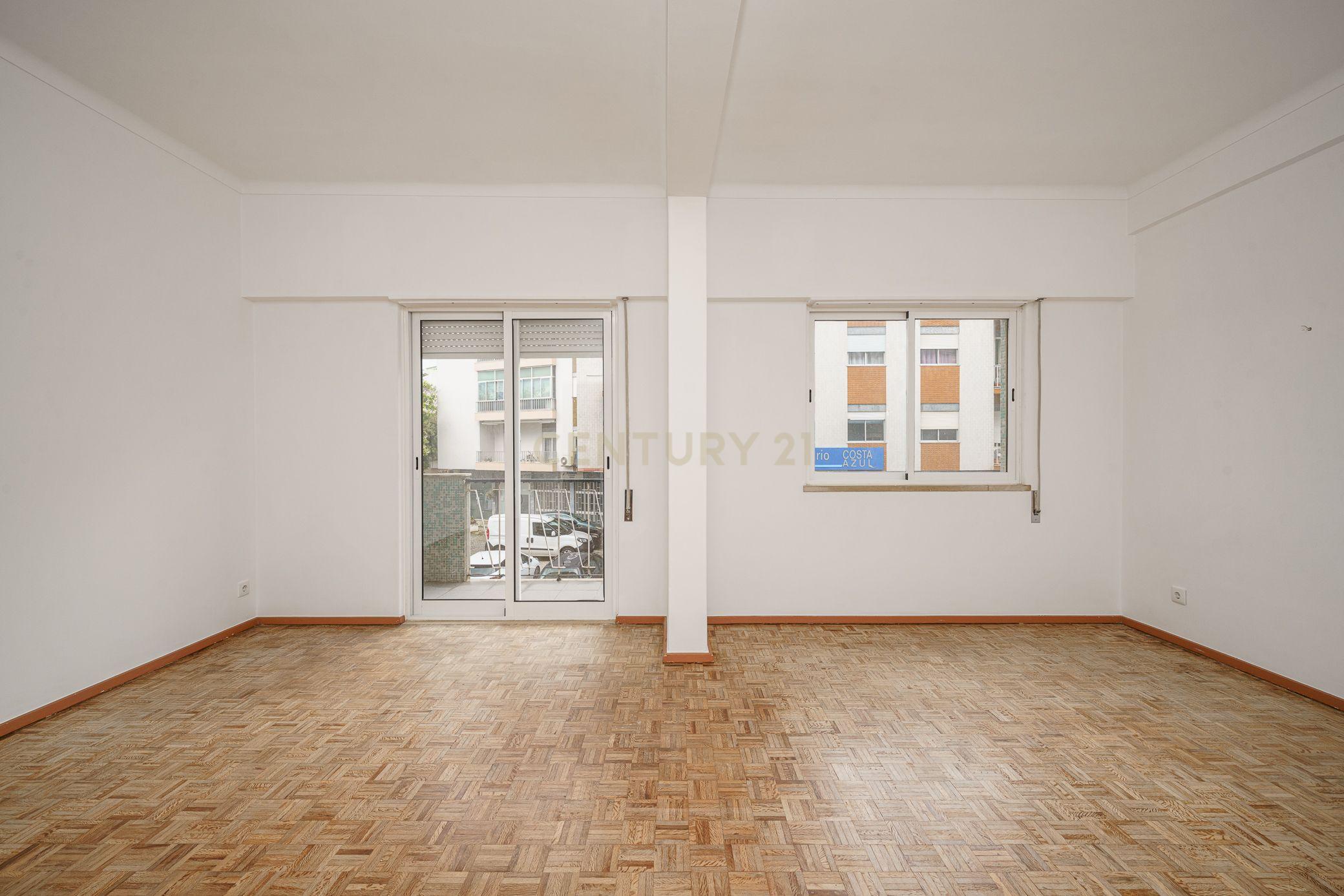 T3 Remodelado no Centro de Setúbal- Campo dos Arcos - Image 2