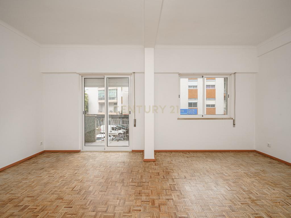 T3 Remodelado no Centro de Setúbal- Campo dos Arcos - Image 2