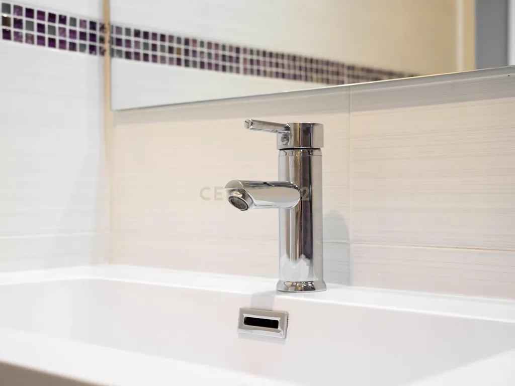 EXCLUSIVO APARTAMENTO EM URBANIZAÇÃO COM JARDIM E PISCINA - Image 30