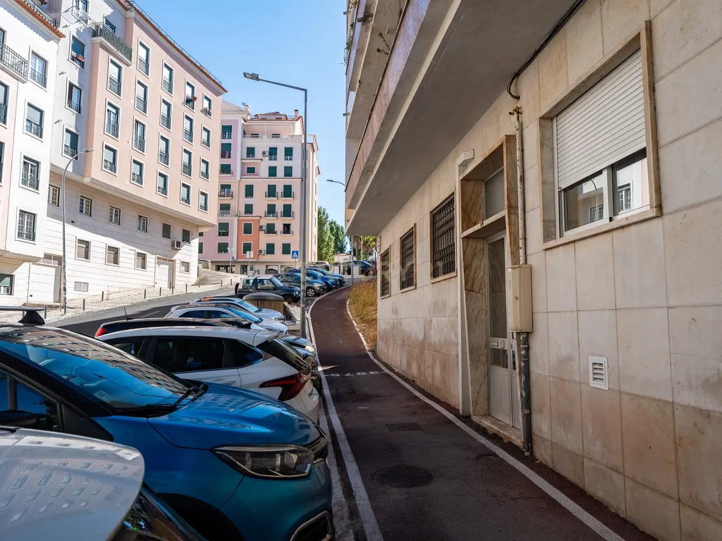 T3 Remodelado | Praceta São Jorge da Mina| Damaia de Cima encostado à Urbanização do Neudel - Amadora - Image 37