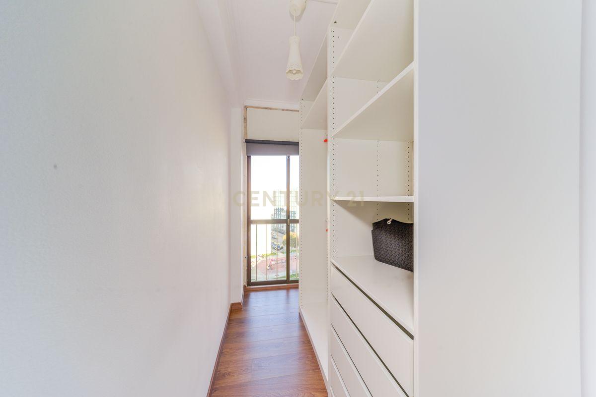Fotografia 8 de Apartamento T2 com 75 m², situado numa zona central e muito procurada do Cacém