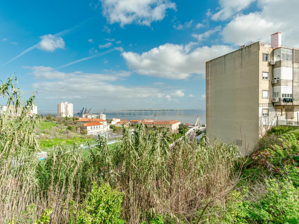 Apartamento Renovado T2 em São Vicente, Lisboa - Image 23