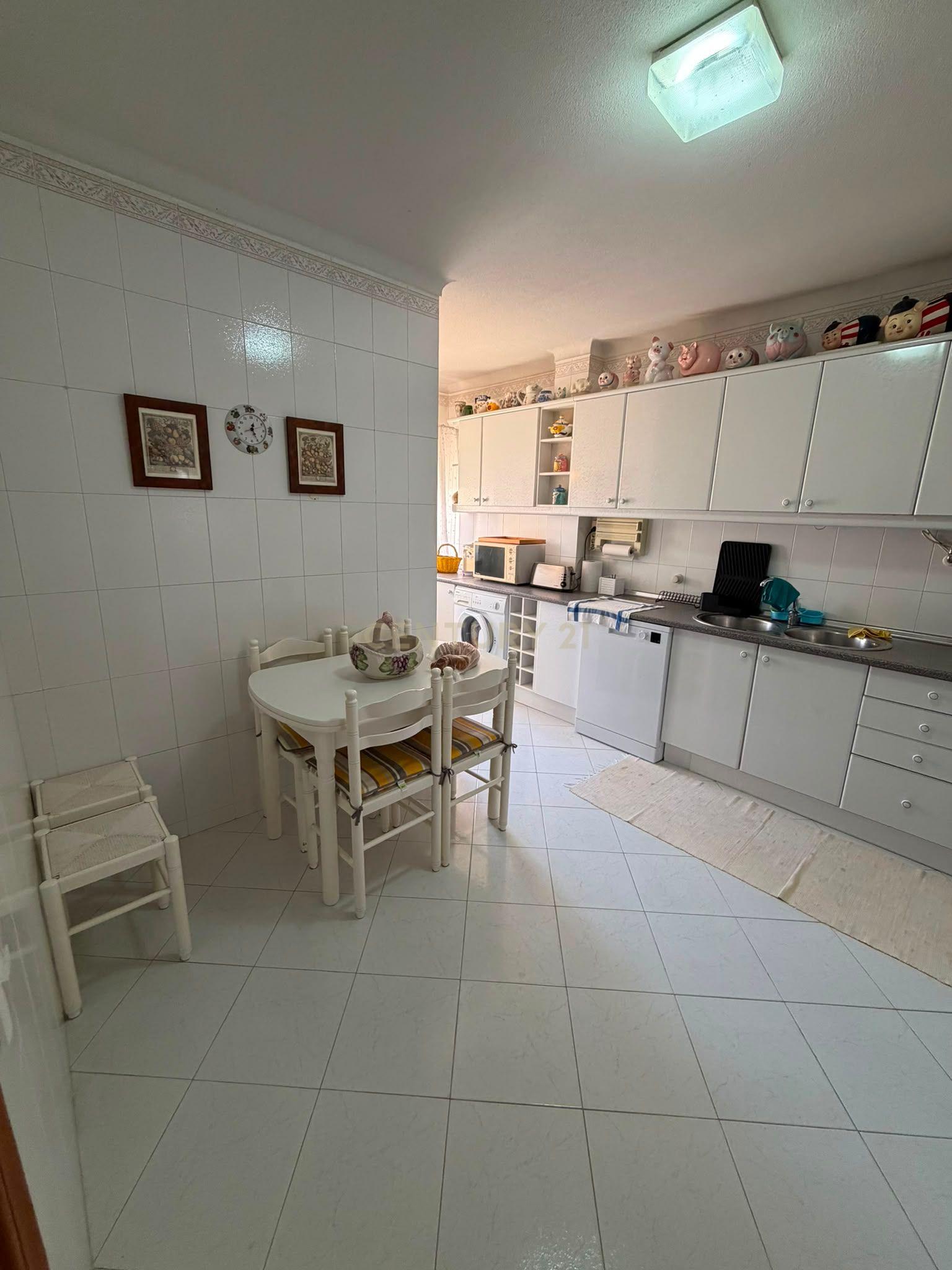 Fotografia 6 de Apartamento T2  com garagem em Armação de Pêra