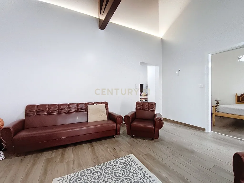 Encantadora Moradia T2 com Jardim em Ponta Delgada - Image 3